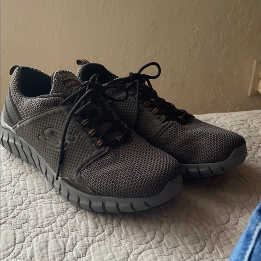 Skechers skech knit sneakers in a Men’s size 10.5